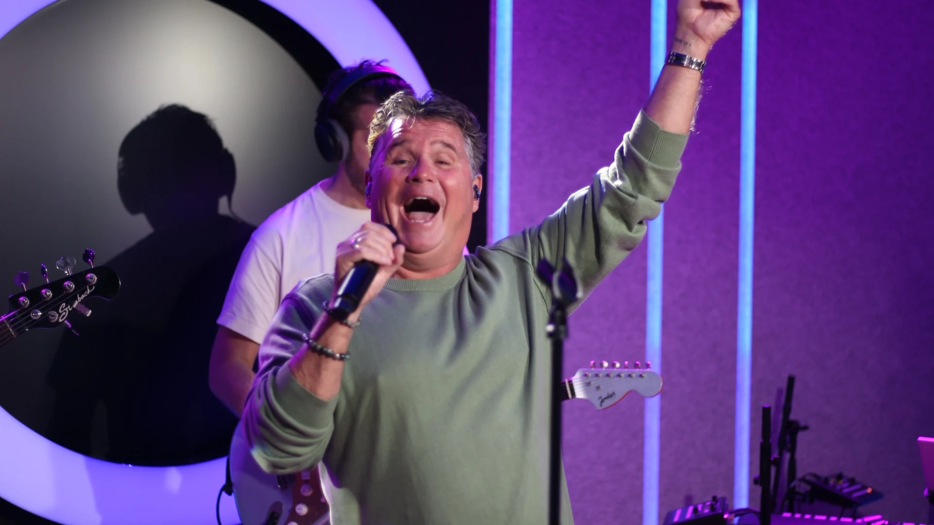 Wolter Kroes speelt zijn nieuwe single Haal Alles Uit Het Leven live! 🤩