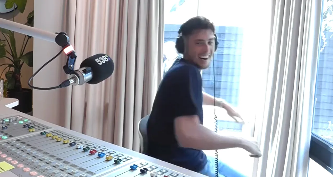 LOL! Frank Dane neemt Mark Labrand in de zeik