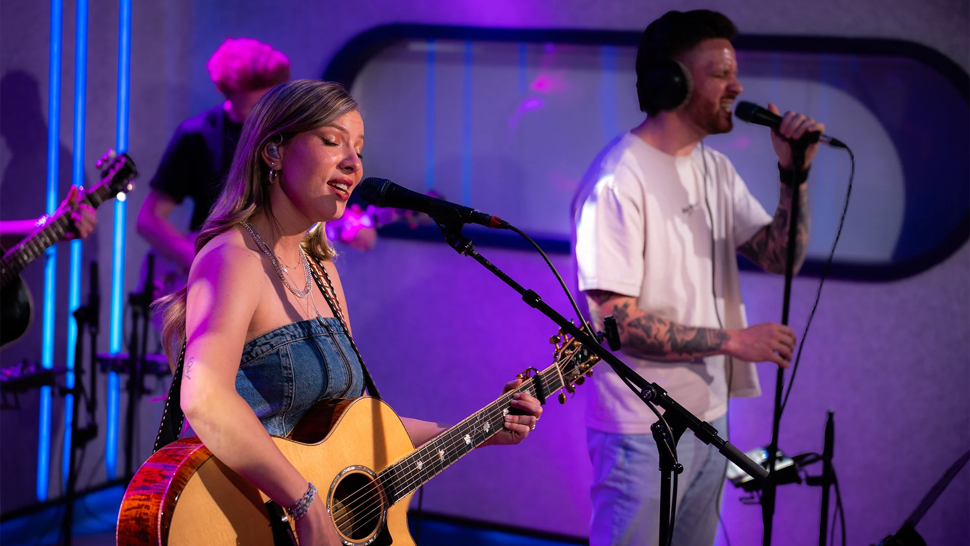 Melanie Ryan & Jop Dorris doen hun single Eye Of The Storm live bij Evers & co.