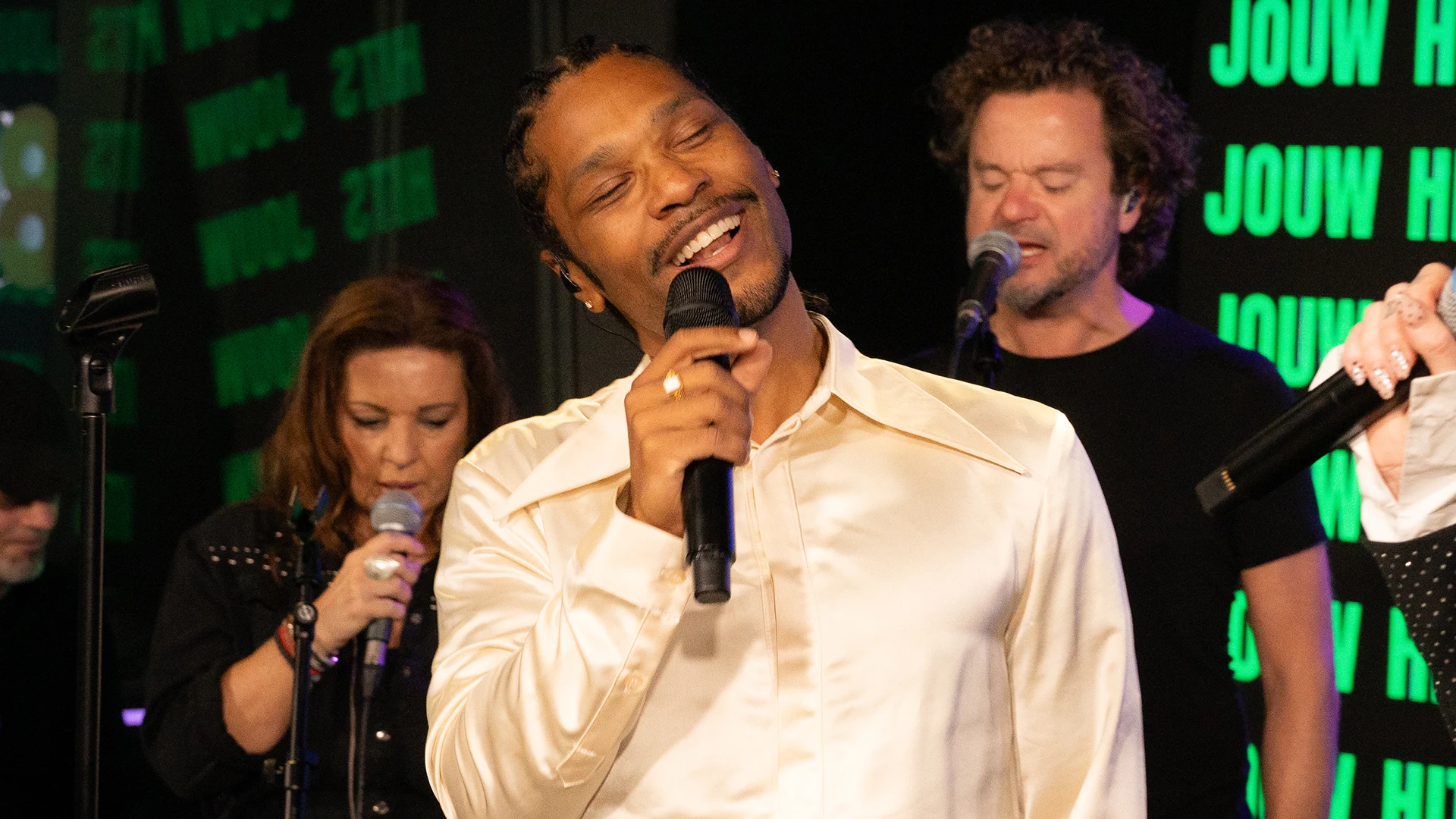 Jared Grant doet Dance Little Sister van Terence Trent D'Arby bij Evers & co.