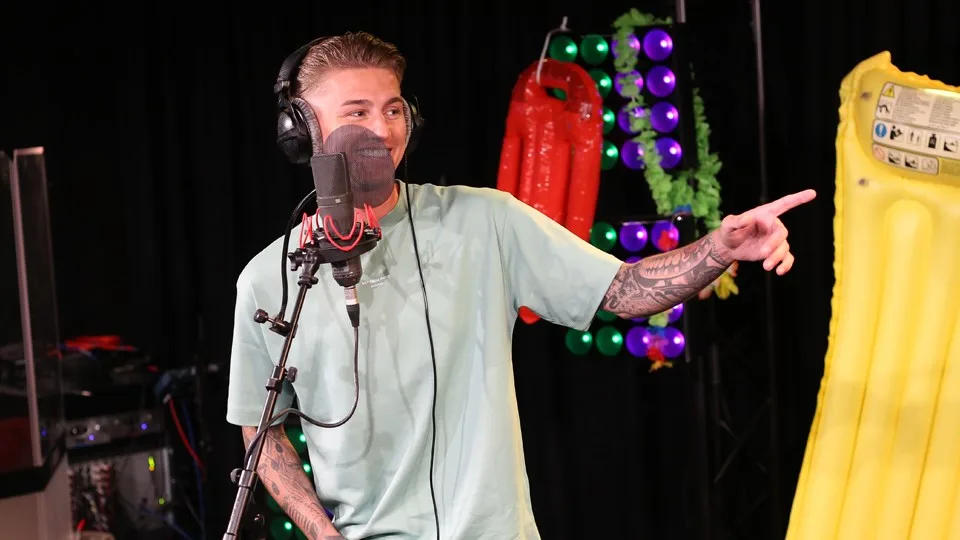 Mart Hoogkamer zet de 538-studio op z'n kop