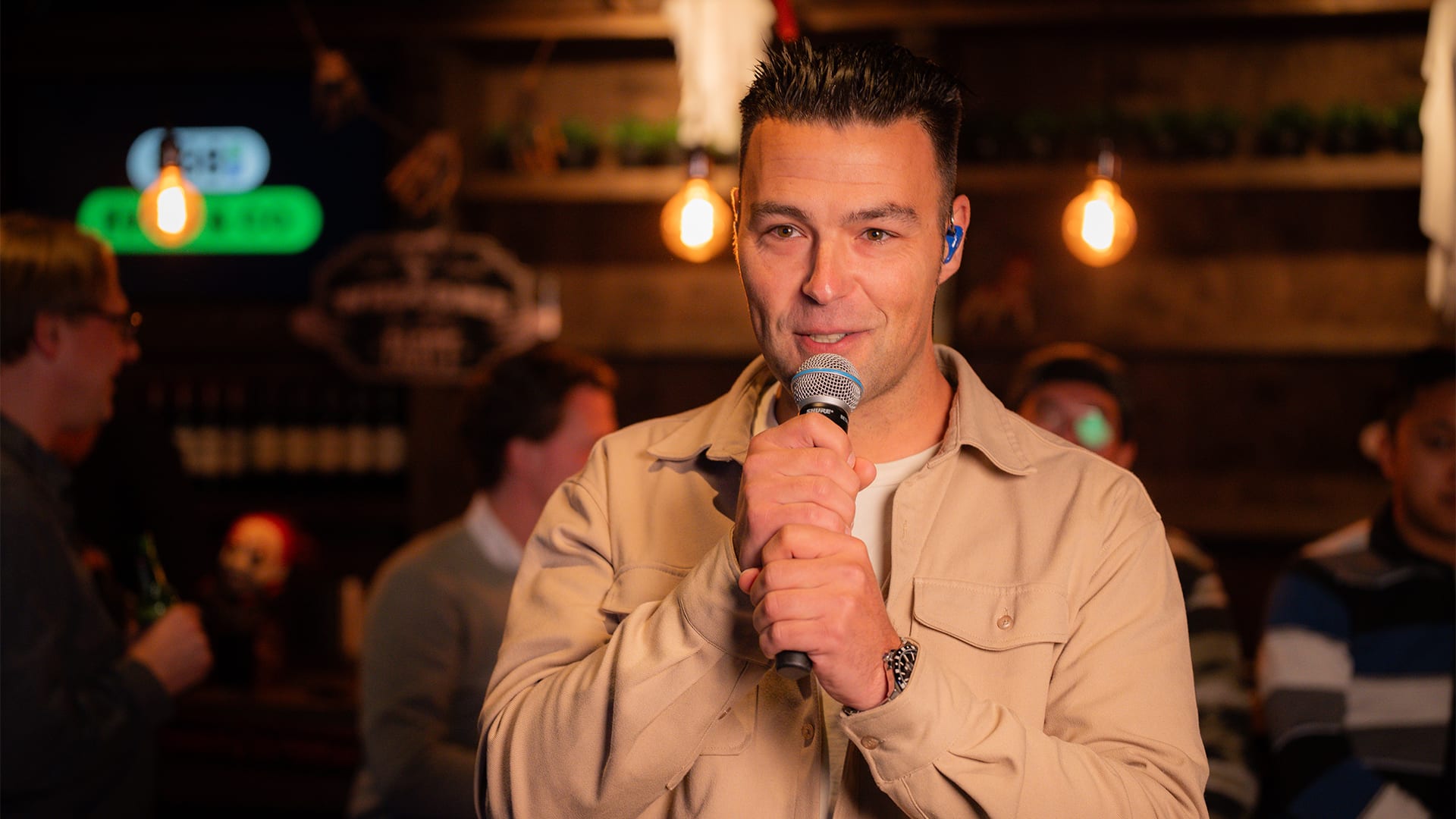 Jordy van den Boer - Zoenen In De Kroeg bij Evers & co.