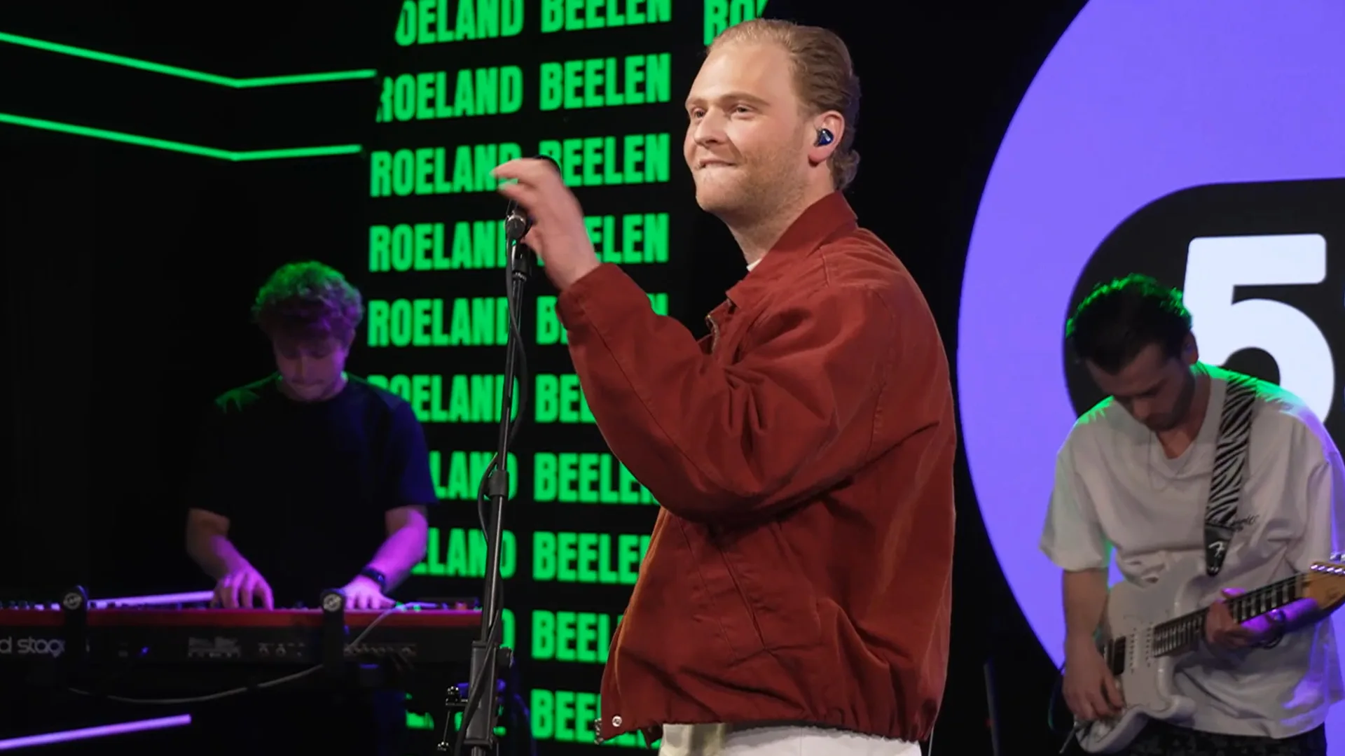 Wat denken jullie: is dit de nieuwe Lotje? 🤩🎤