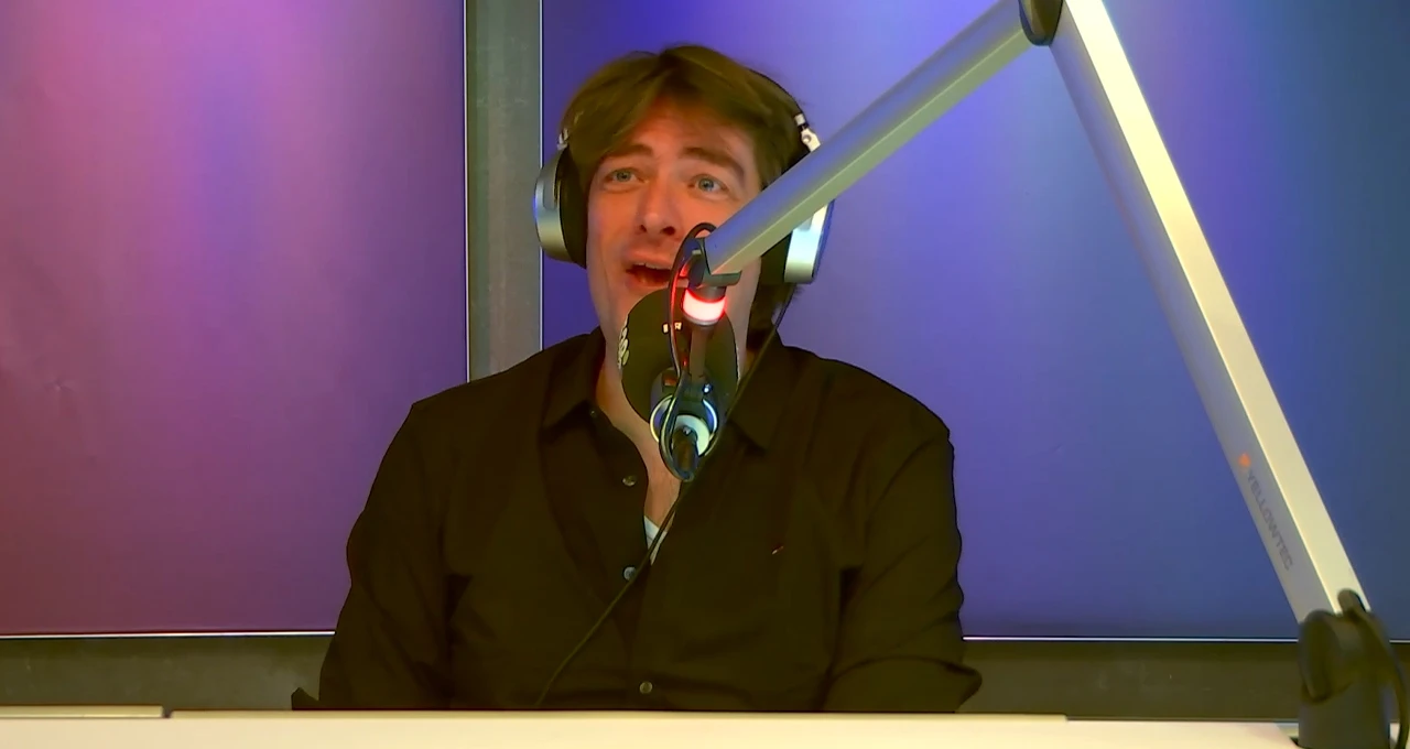 Bizarre rekening: 'De tegelzetter sliep in z'n onderbroek op onze bank'