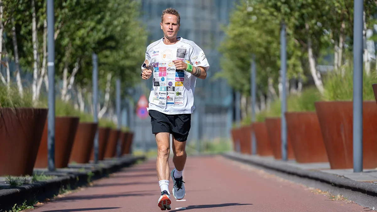 De 538 Ochtendshow helpt Sponsorloper Jeroen naar een miljoen! 🧡 