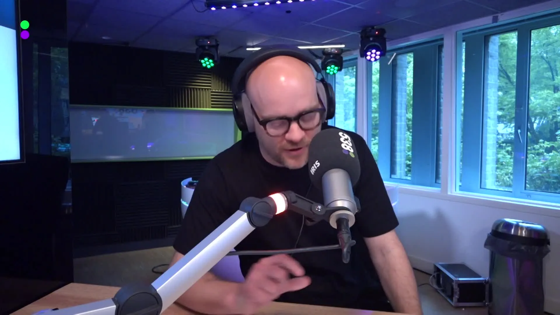 Jelte maakt het goed met Kris Kross Amsterdam en drinkt tabasco!