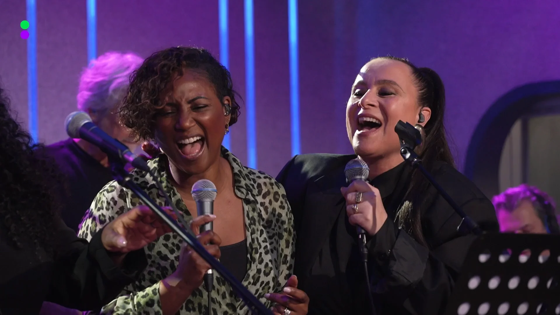 Ladies of Soul - River Deep, Mountain High