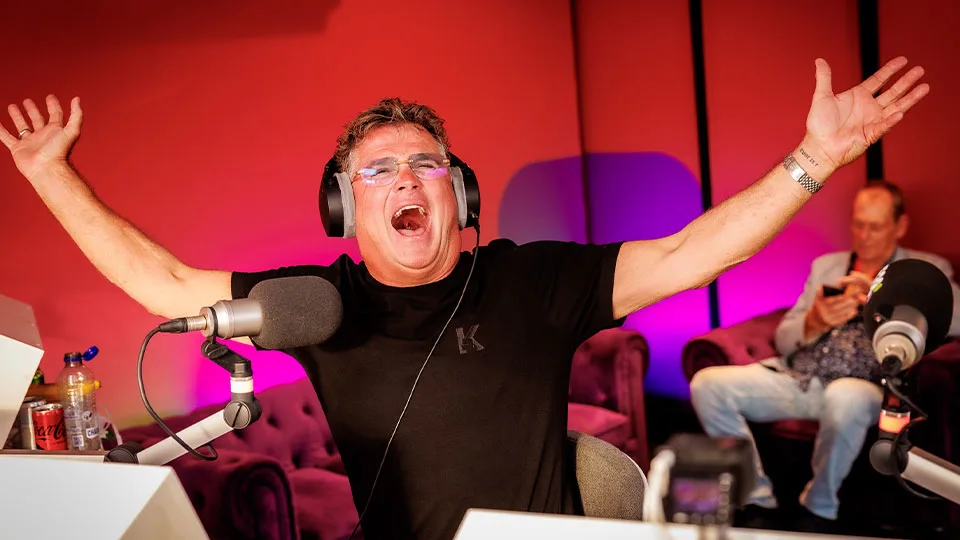 Gezelligheid met Wolter Kroes bij Bas & Dylan vanaf Zandvoort!