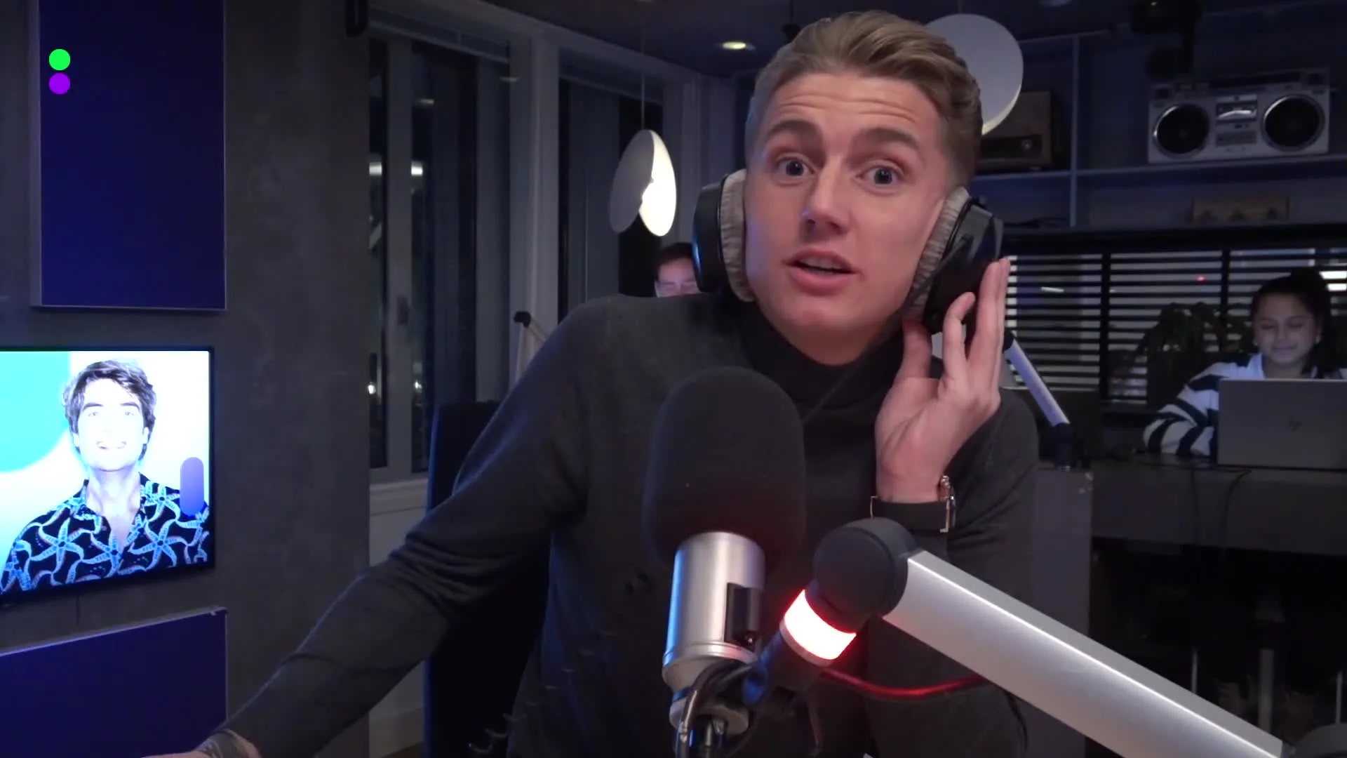 Mart Hoogkamer brengt nieuw leven in Bassie en Adriaan-hit!