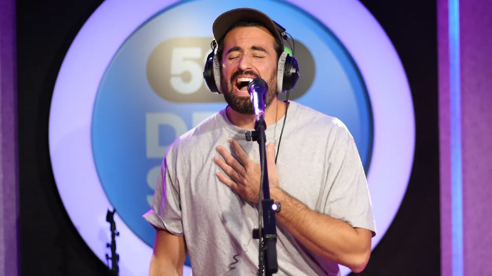 Dotan zingt Diamonds In My Chest voor het eerst live op Radio 538!