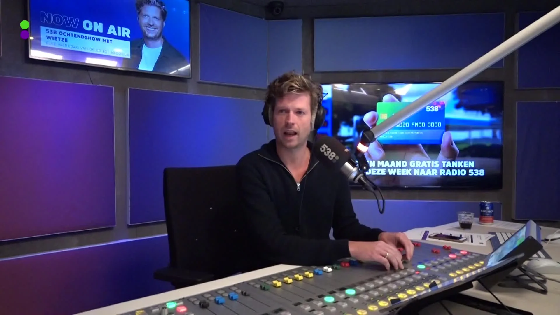 Met wie ligt Klaas in bed?!