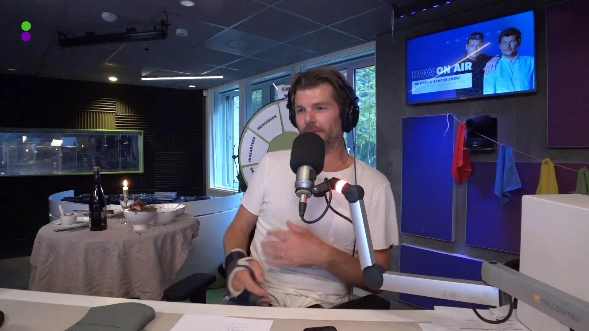 Sesamstraat belt om Sander te feliciteren!