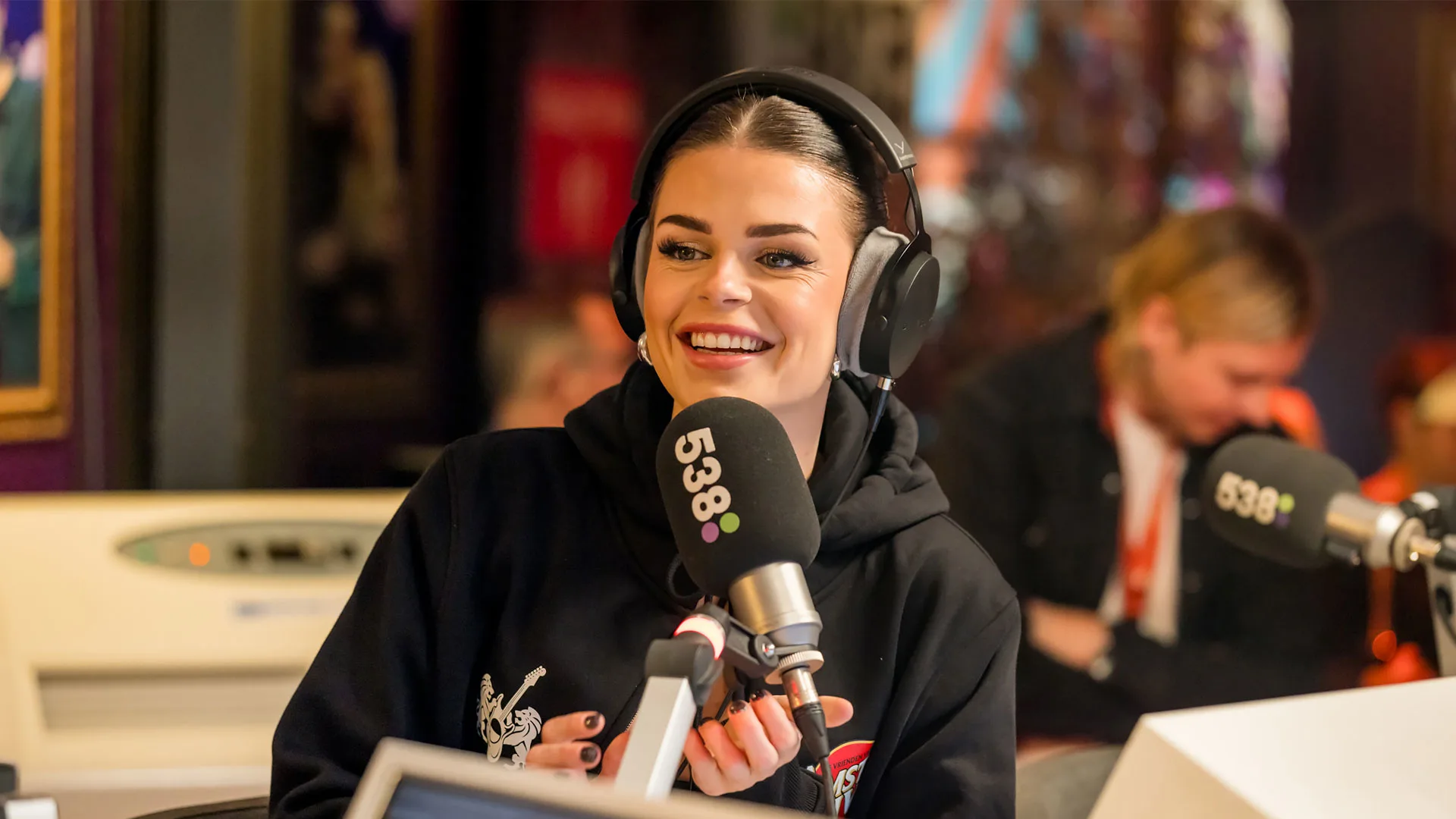 Davina Michelle over douche op het Vrienden van Amstel-podium: 'Het water is 6 graden!'