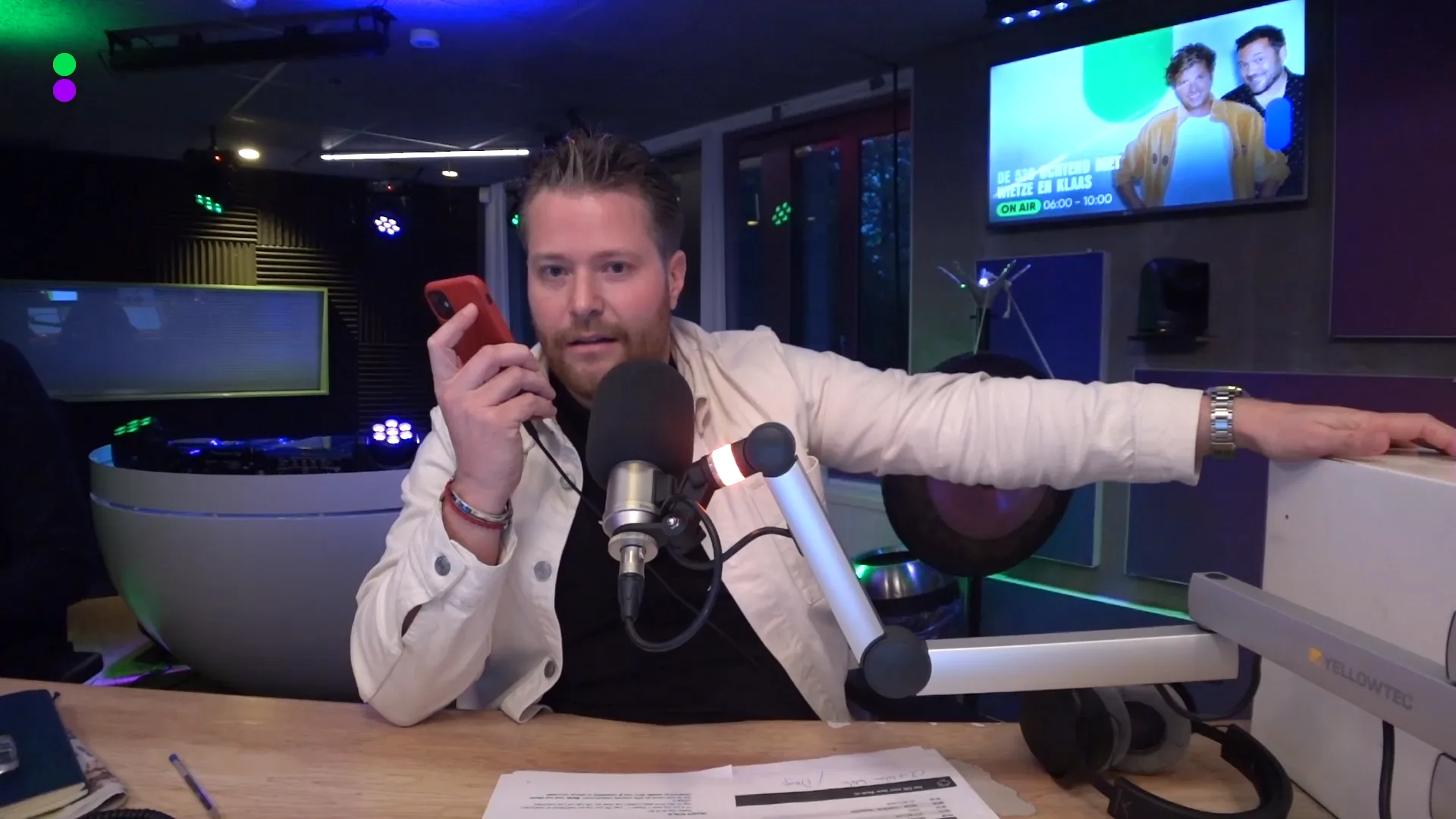 Chris gebeld door z'n hoogzwangere vrouw!