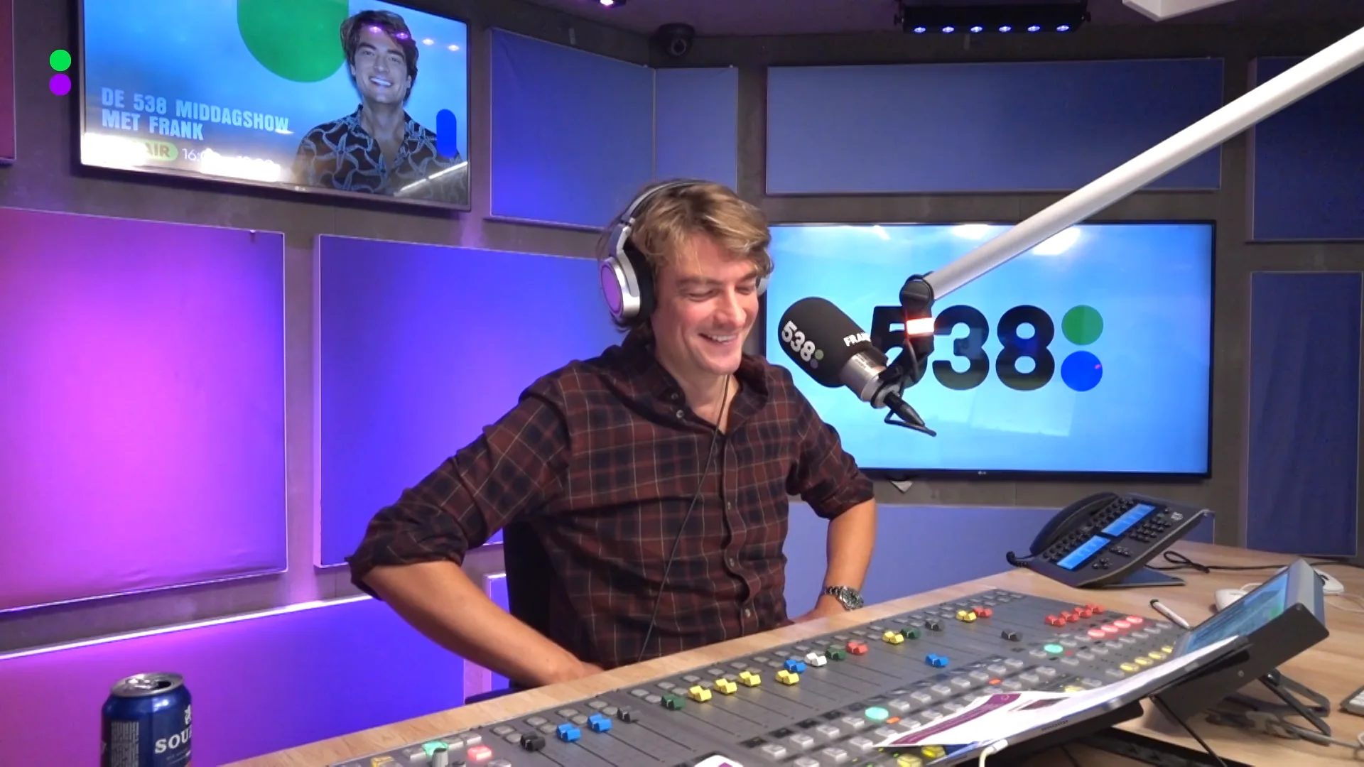 De handtekening van Guus Meeuwis lijkt op een l*l