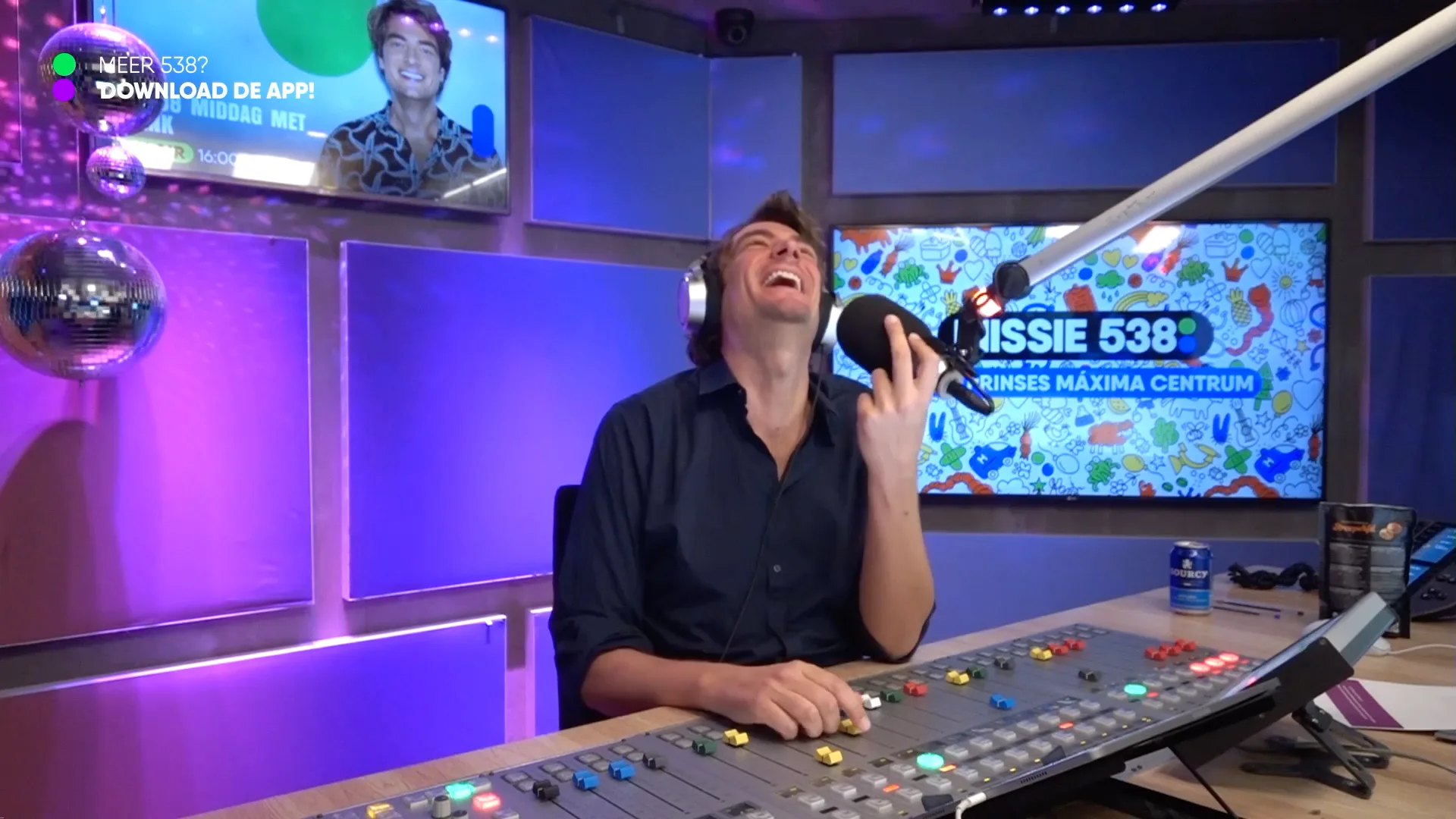 Tino Martin biedt het eerste veilingitem aan voor Missie 538