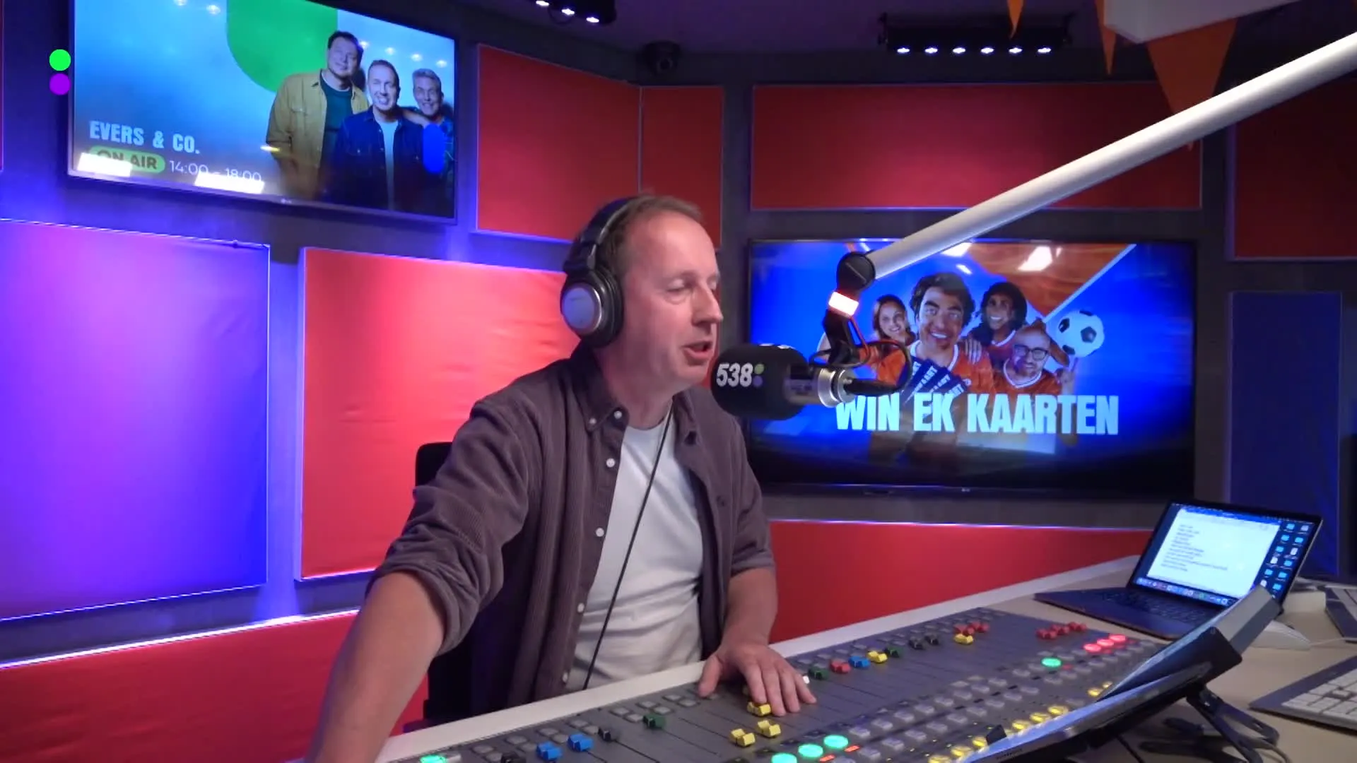 AUSSTEIGEN, SOFORT! Broertjes De Boer hangen weer aan de lijn