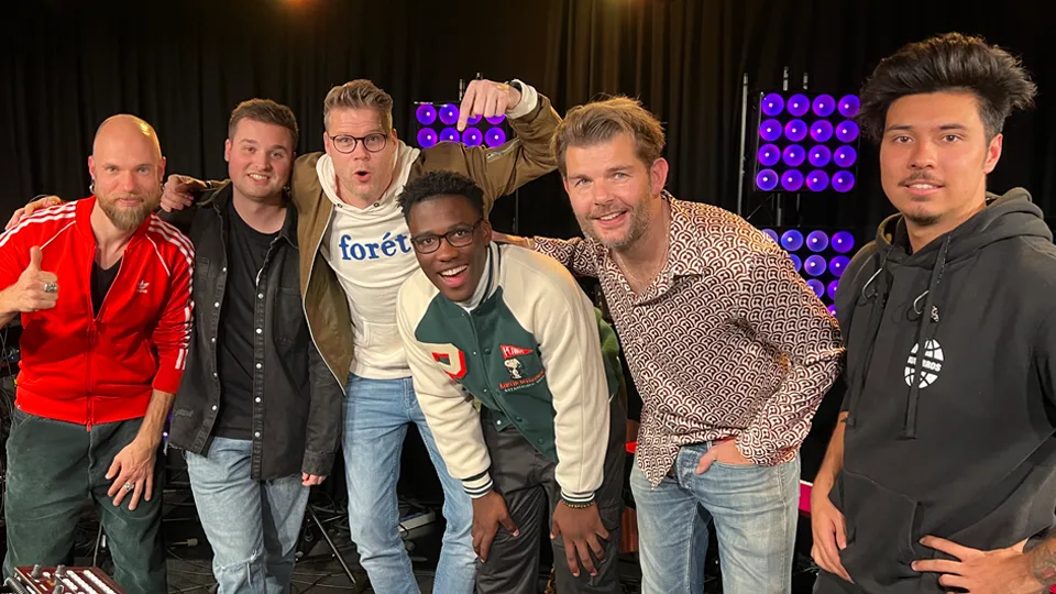 Claude zingt Ladada (Mon Dernier Mot) voor het eerste live!