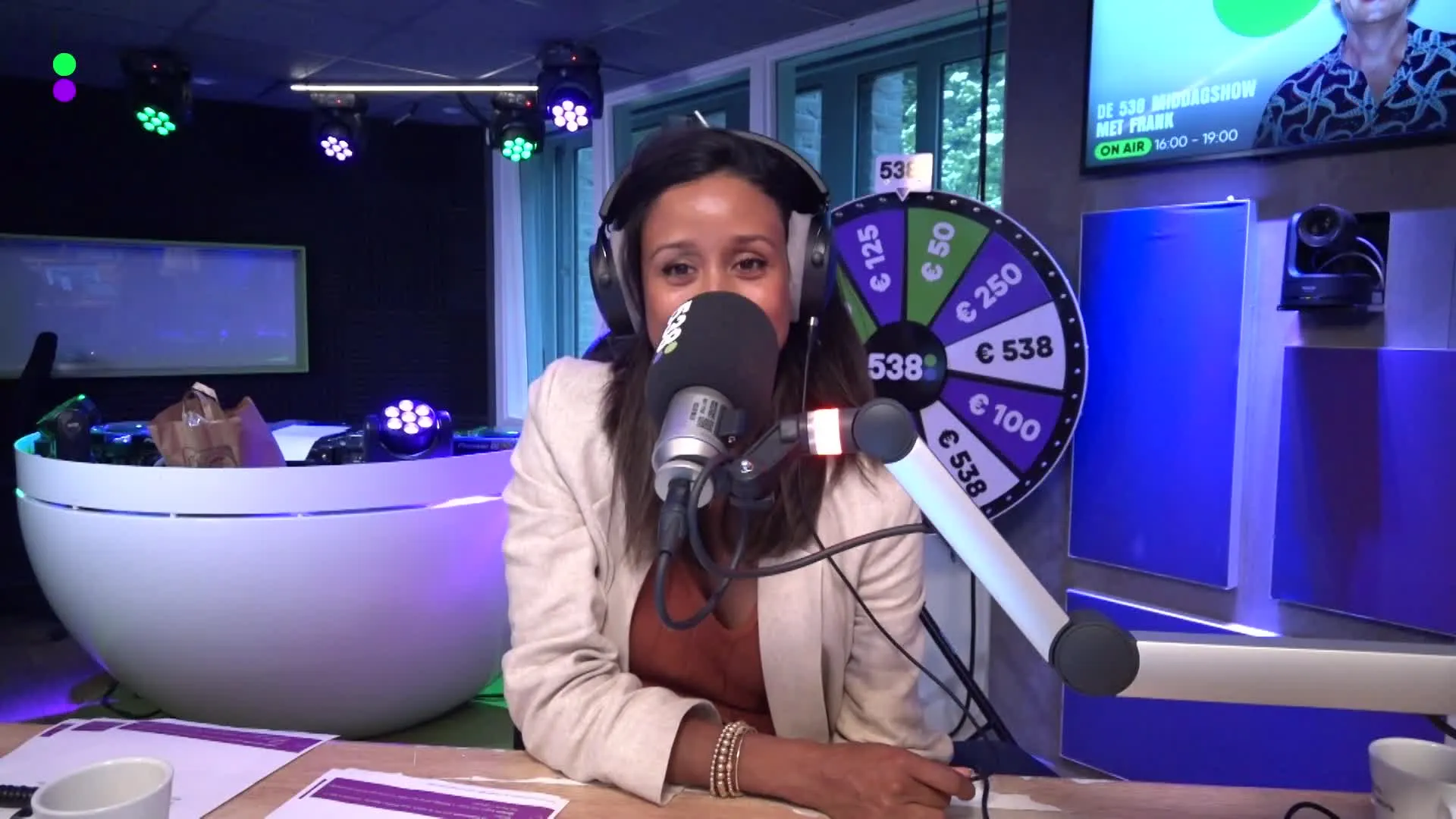 De 538 Middagshow belt met Lieke Martens over stoppen bij Nederlands elftal