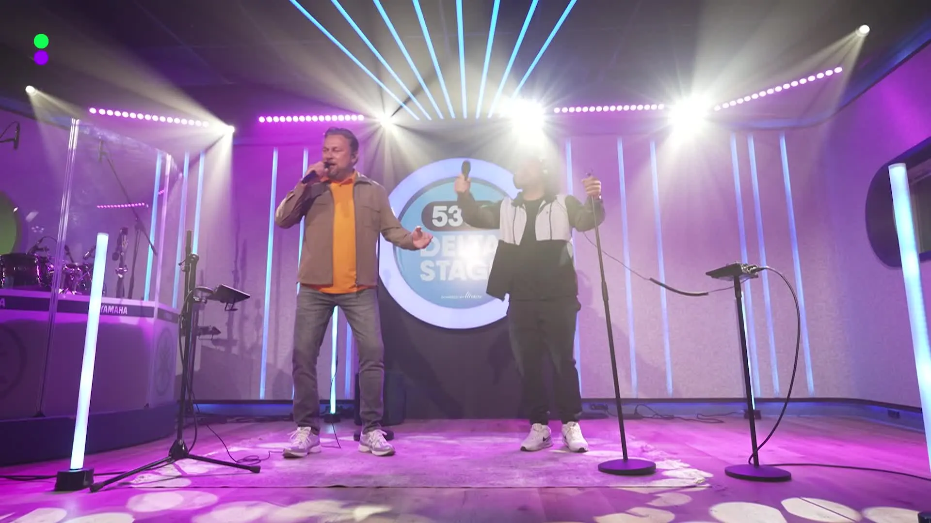 Wesley Sneijder en Wesly Bronkhorst met Ik ben net als jij (Ich bin wie du) op Radio 538