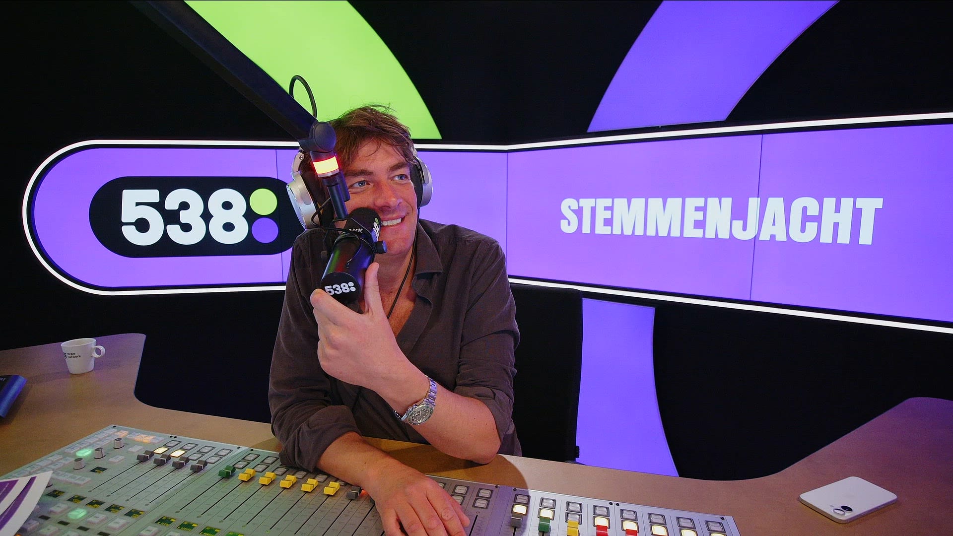 Zit Er Iemand Te Luisteren Die... meerdere relaties heeft?