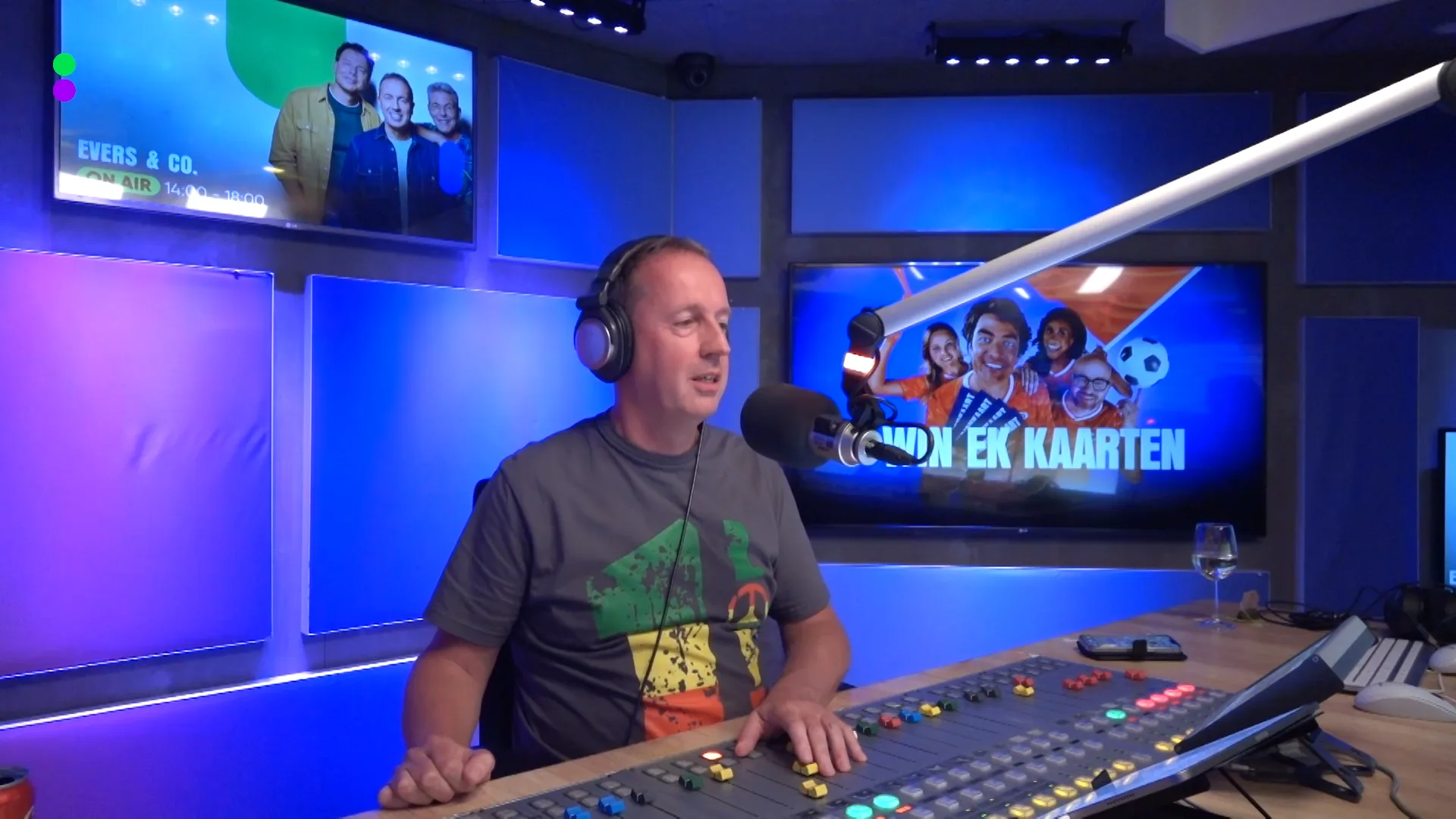 Edwin Evers belt met de broertjes De Boer over de EK-selectie