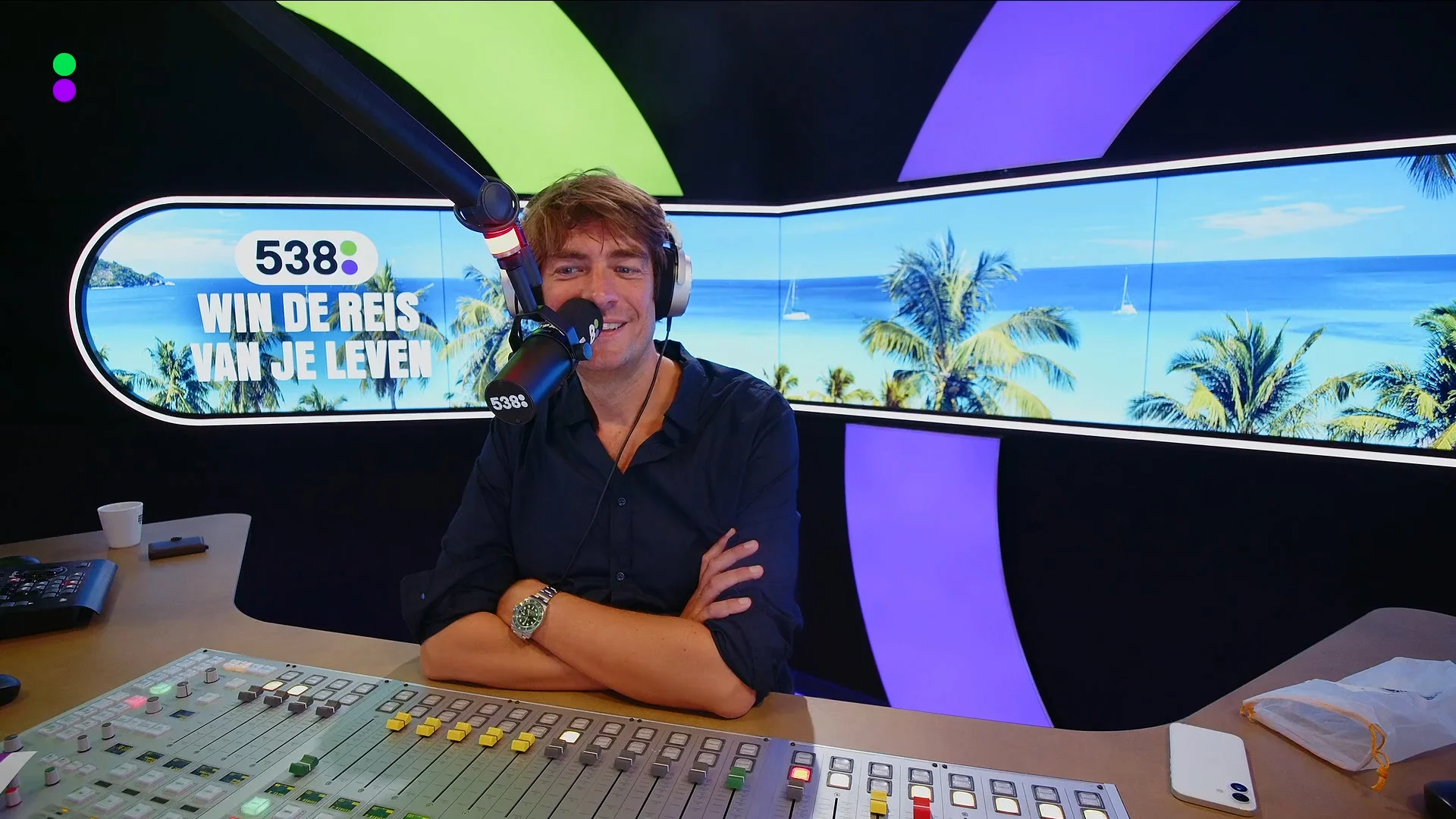 Mick van Wely duikt in Micks Misdaaddossier in The Pink Panthers