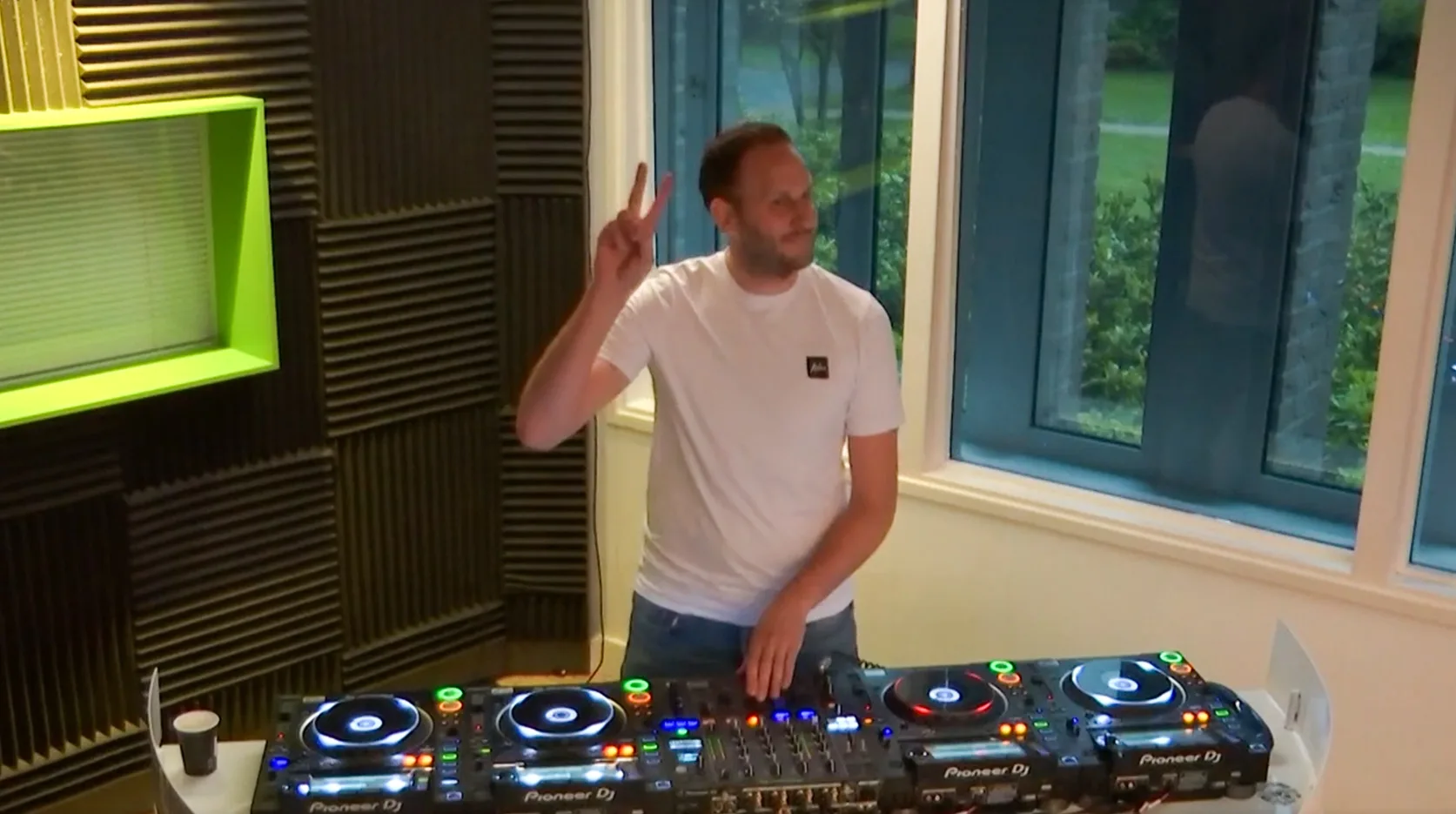 Regen? Dan maar thuis naar Die Verrückte Mix luisteren!