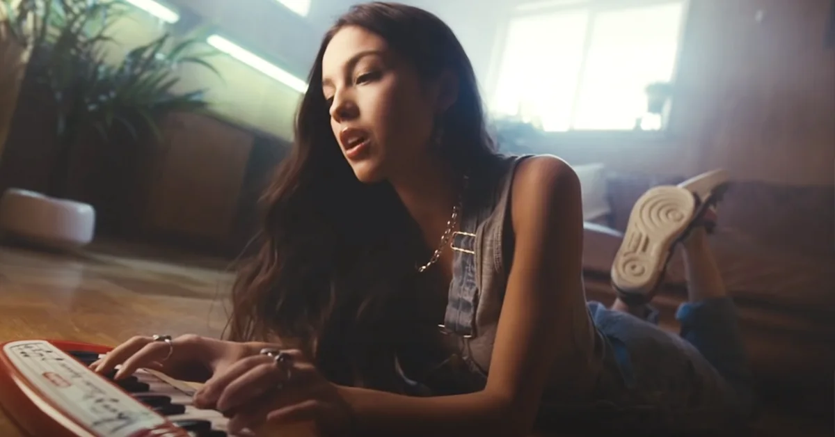 Waarom de hele wereld het over de debuutsingle van de 17-jarige Olivia Rodrigo heeft
