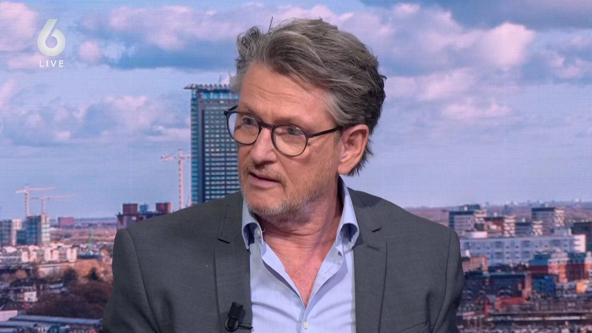 'Ambtenaren doen er alles aan om hun baantje te behouden'