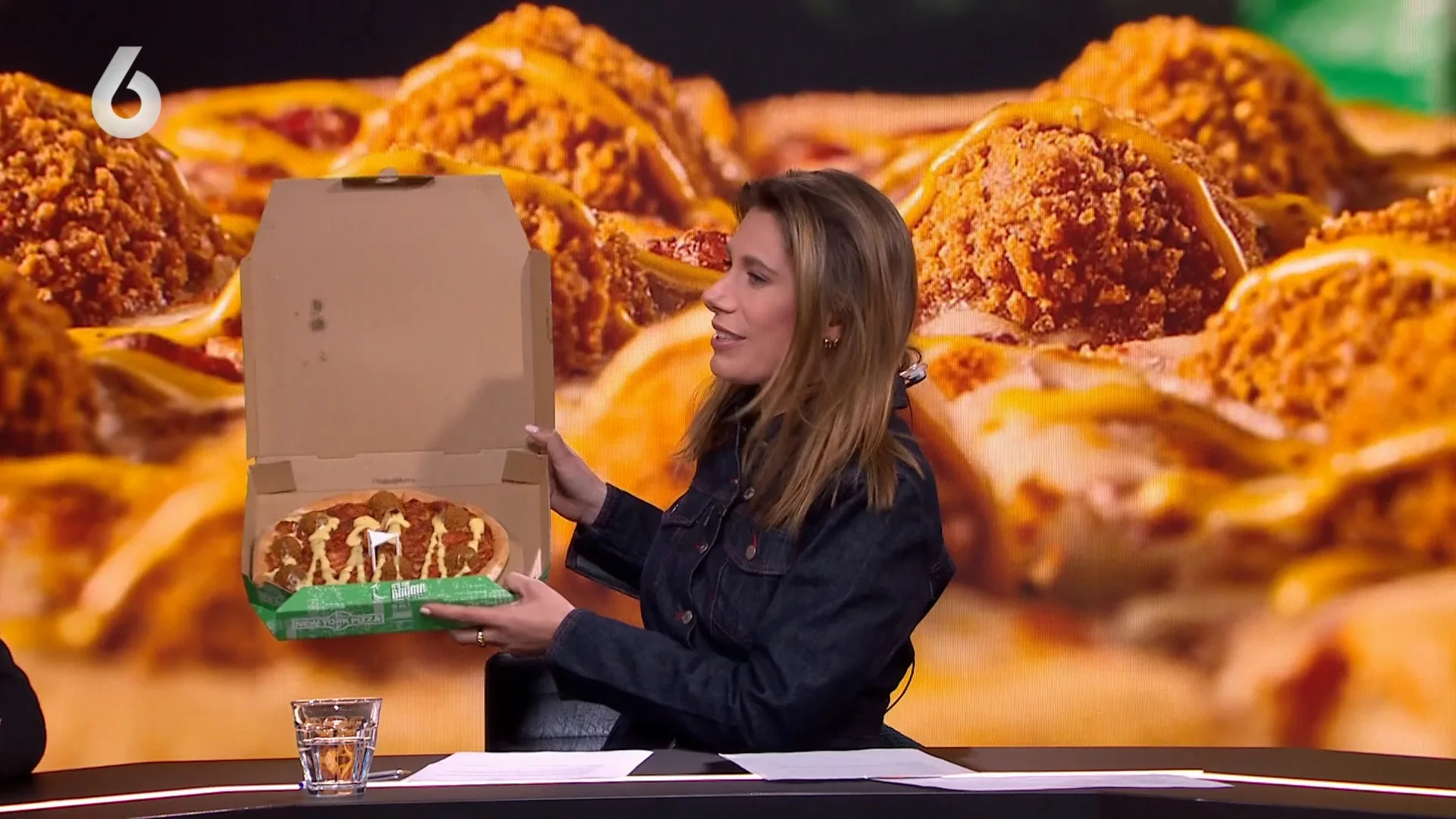 Pizza met bitterballen blijkt geen grap