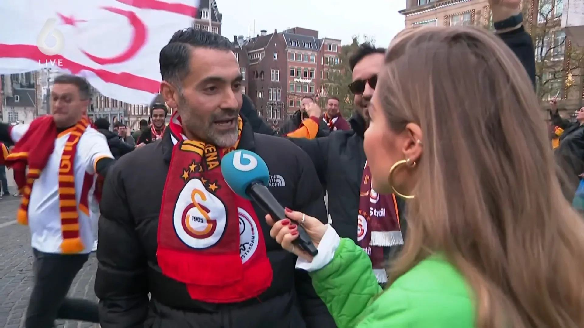 Turkse supporters vullen 'veiligheidsrisicogebied' Amsterdam: 'Er gebeurt hier niks toch?'