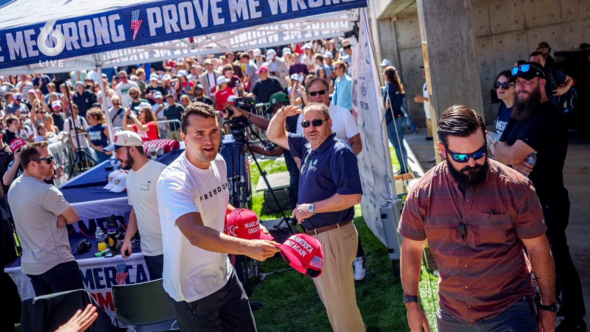 Conservatief boegbeeld Charlie Kirk doodgeschoten tijdens evenement in Utah