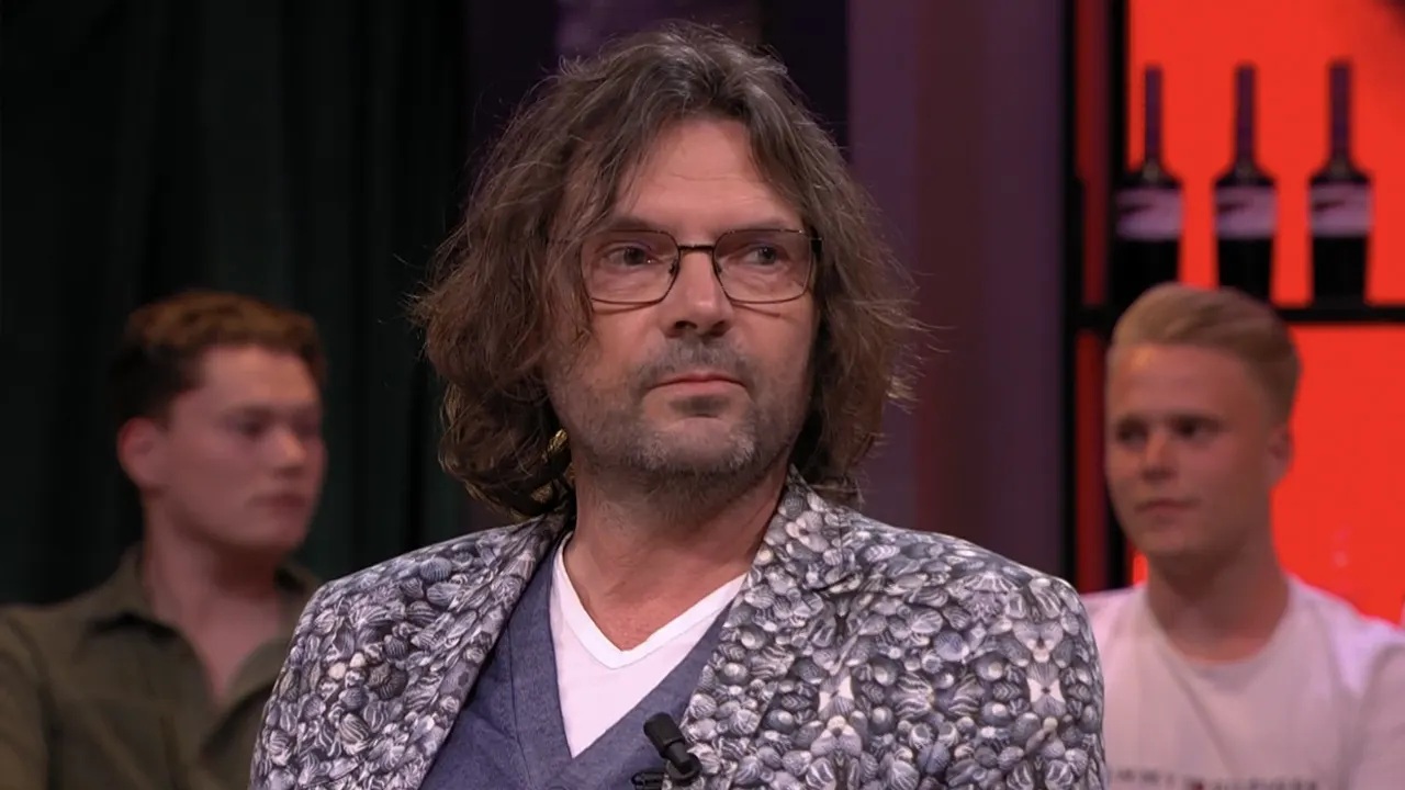 Job Knoester fileert bargast live in VI: 'Praat als TBS'er'