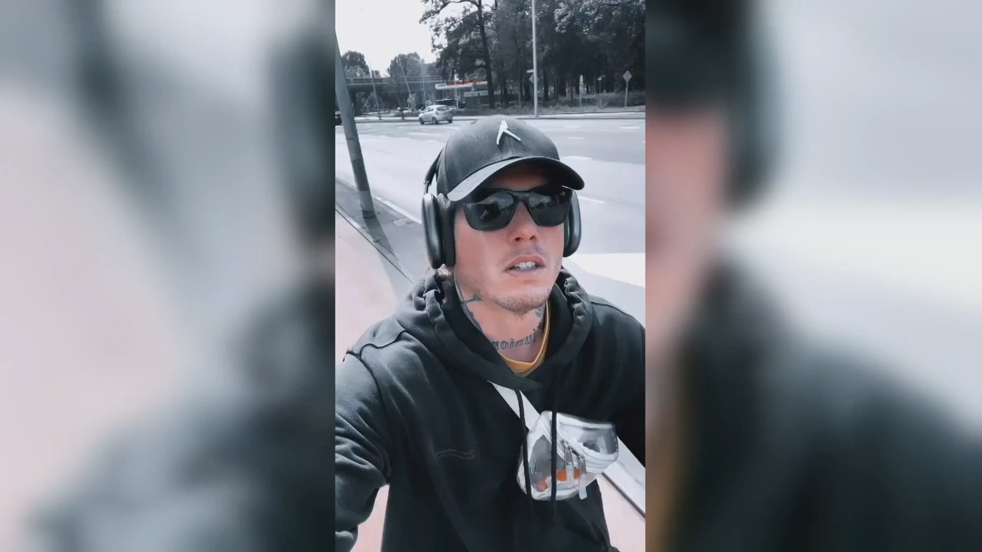 Tony Junior heeft het zwaar