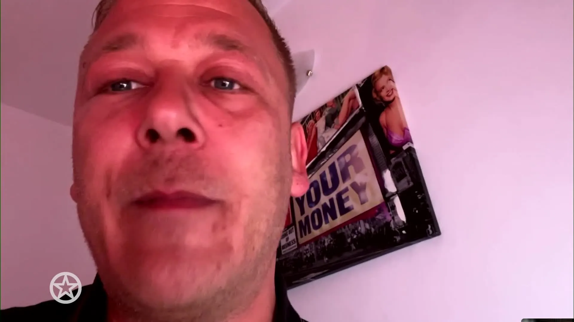 Dít is Tino Martini, de ‘dronken imitator’ van de zanger