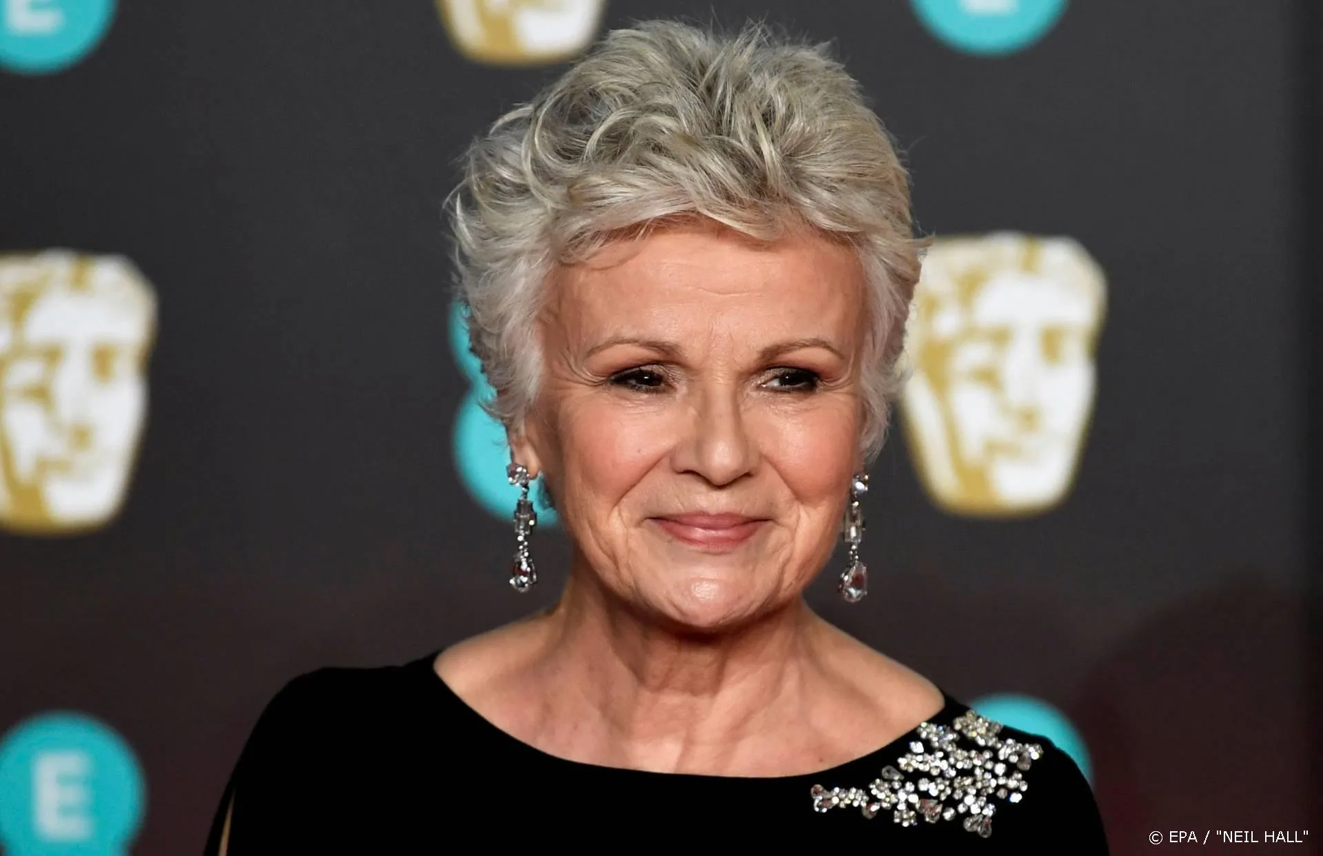 Julie Walters genezen van darmkanker