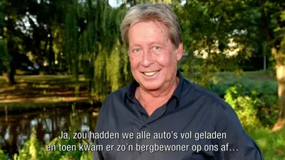 HEFTIG: Vlammenzee bij houten huis Hans Kazàn