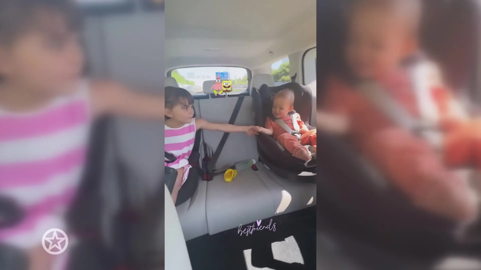 Teddy (dochter Waylon & Bibi) ontroerend lief voor broertje