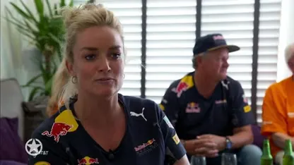 Samantha Steenwijk kijkt Max Verstappen