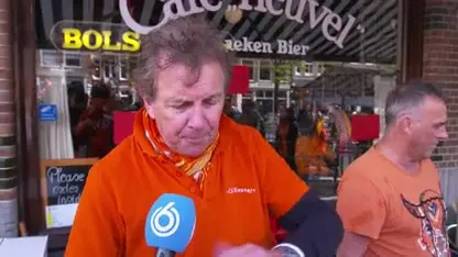 Robert ten Brink tapt er flink op los in eigen café!