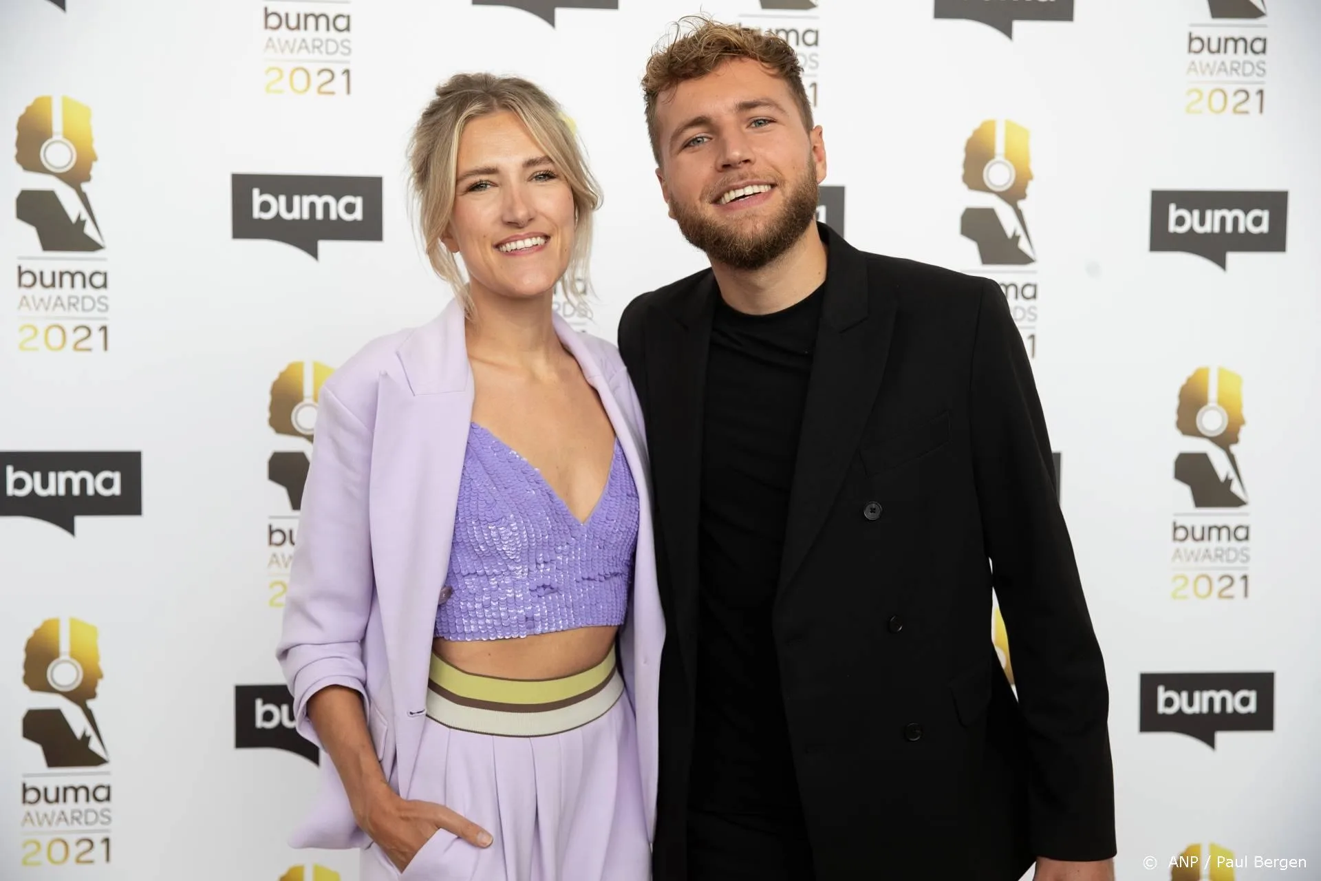 Drie Nederlandse nummers in meest gehoorde radioliedjes 2021