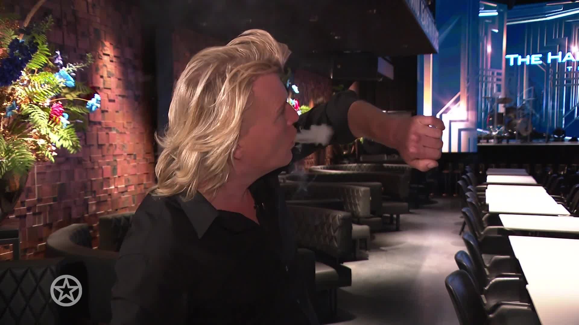 Hans Klok stopt na twintig jaar op spectaculaire wijze met roken