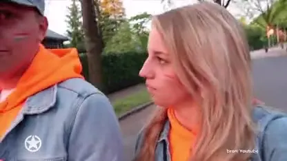 Vlogster Dee schrikt van handtastelijke man