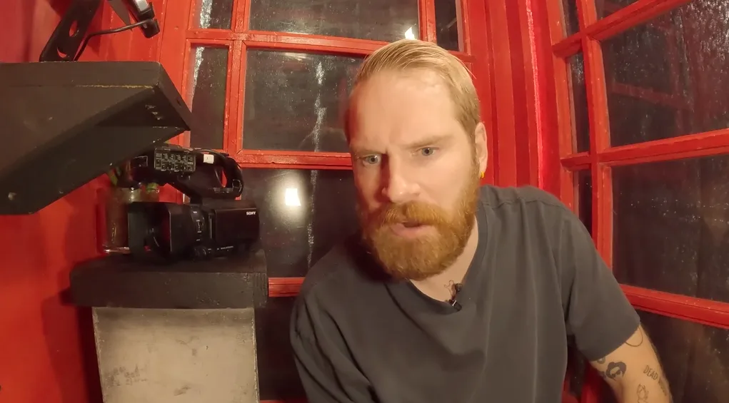 Niemand helpt opgesloten Stefan van StukTV: 'Sta niet zo stom te kijken!'