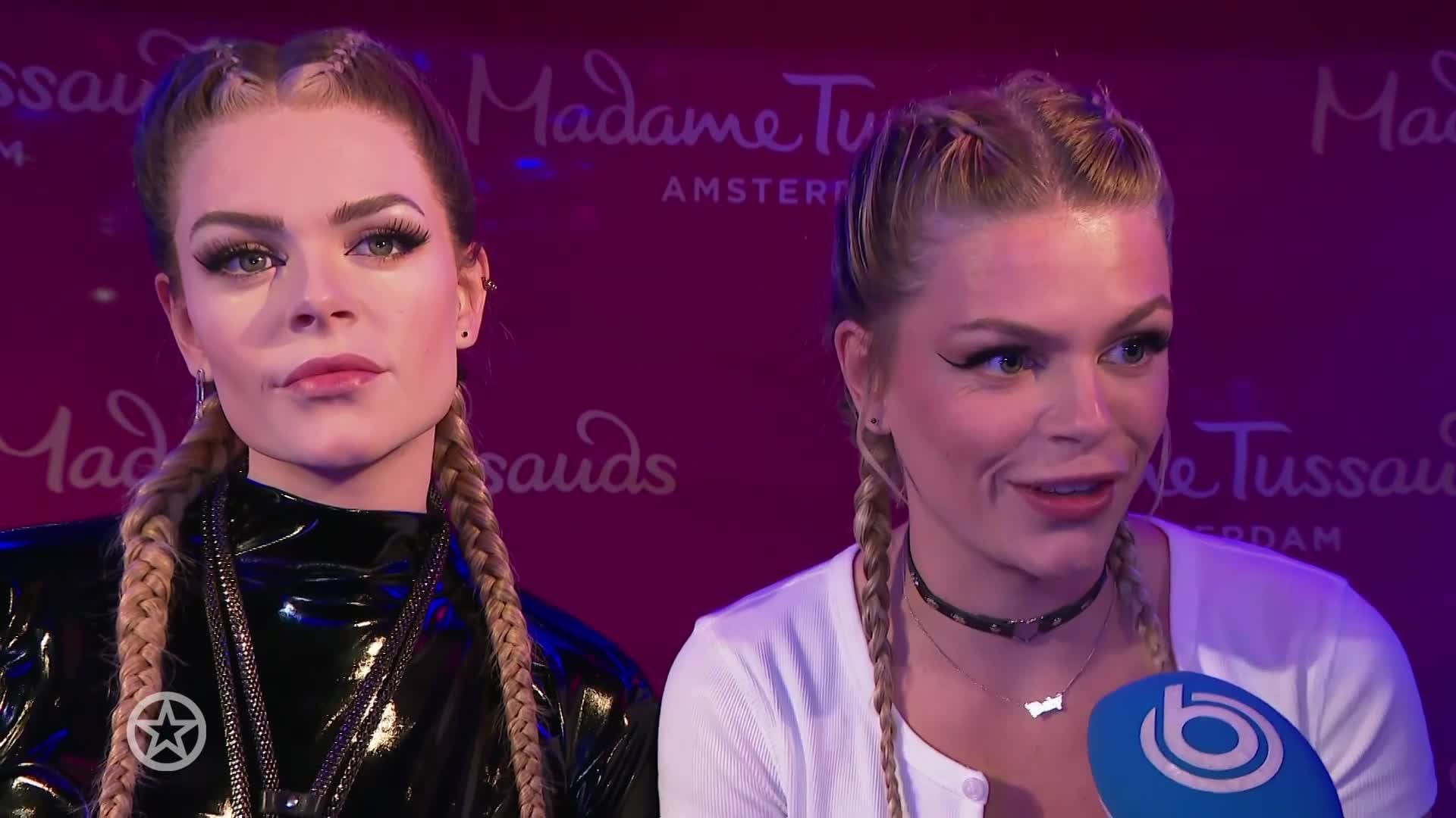 Davina Michelle over wassen beeld in Madame Tussauds