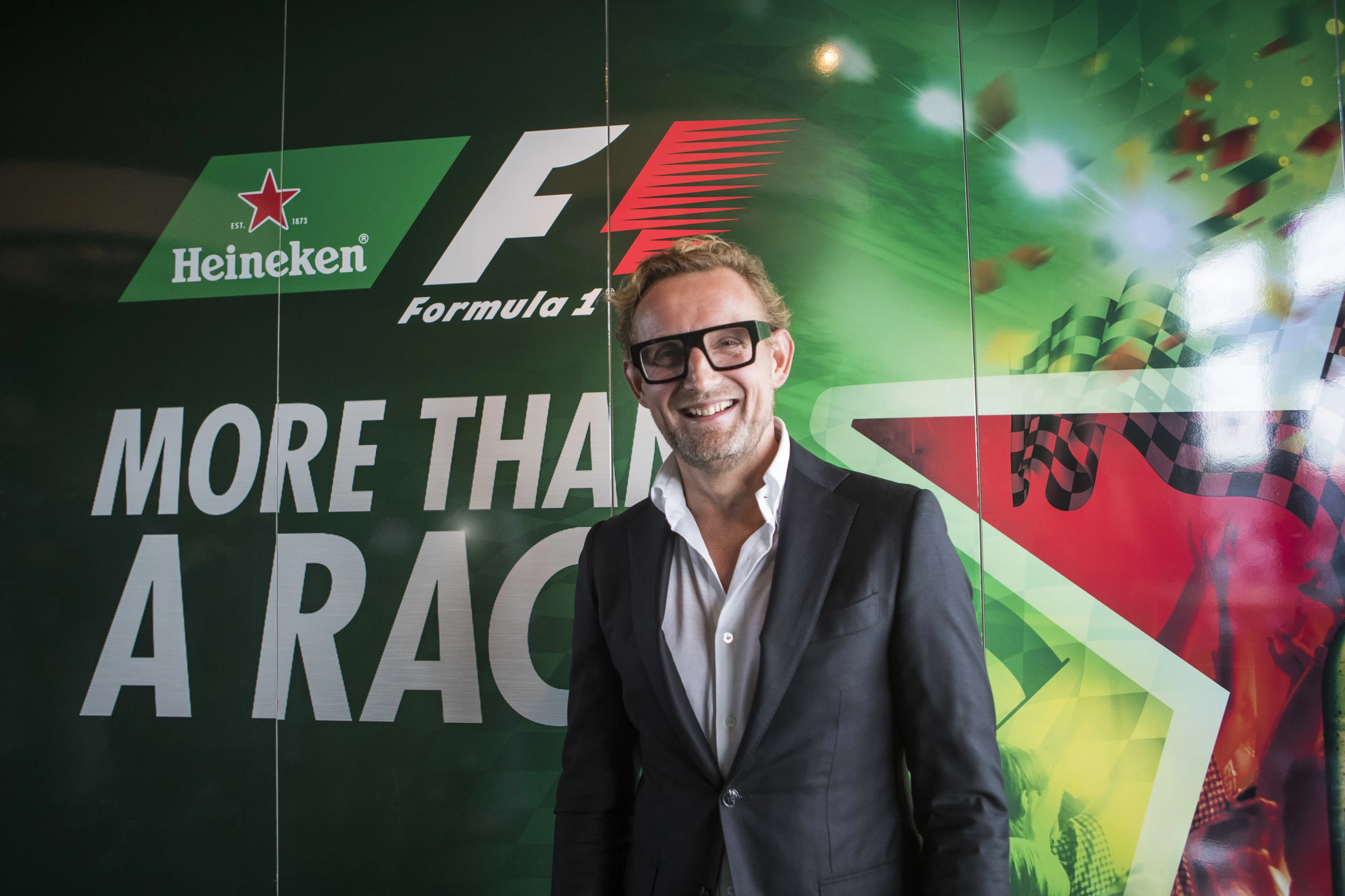 Trotse prins Bernhard toont ‘klaar’ Circuit Zandvoort