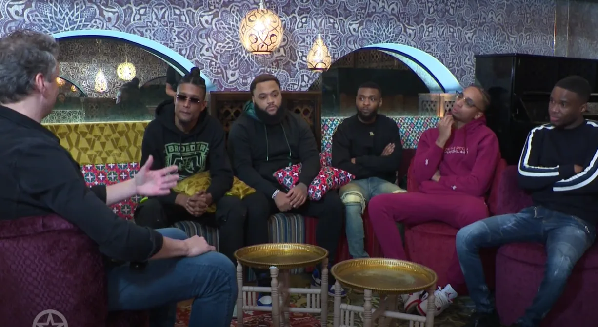 Broederliefde valt uit de toon