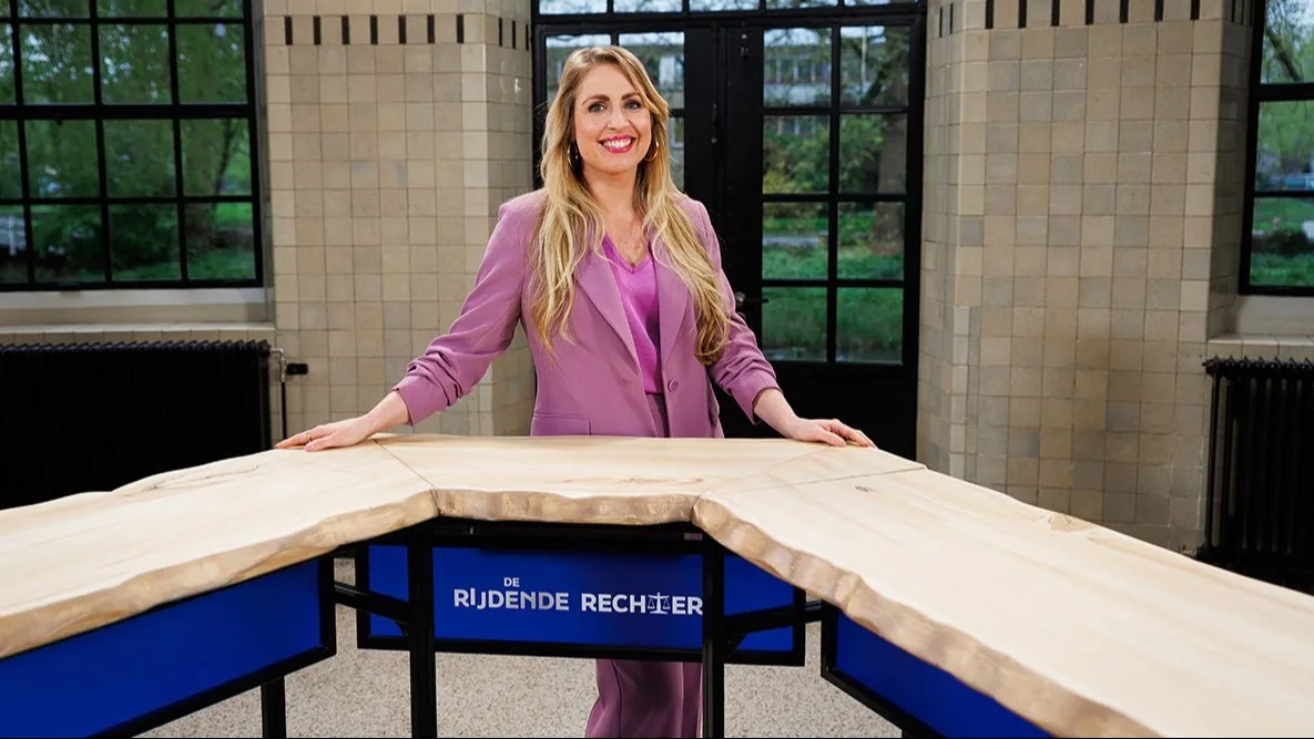 De Rijdende Rechter-kijkers reageren op nieuw gezicht: 'Wennen'