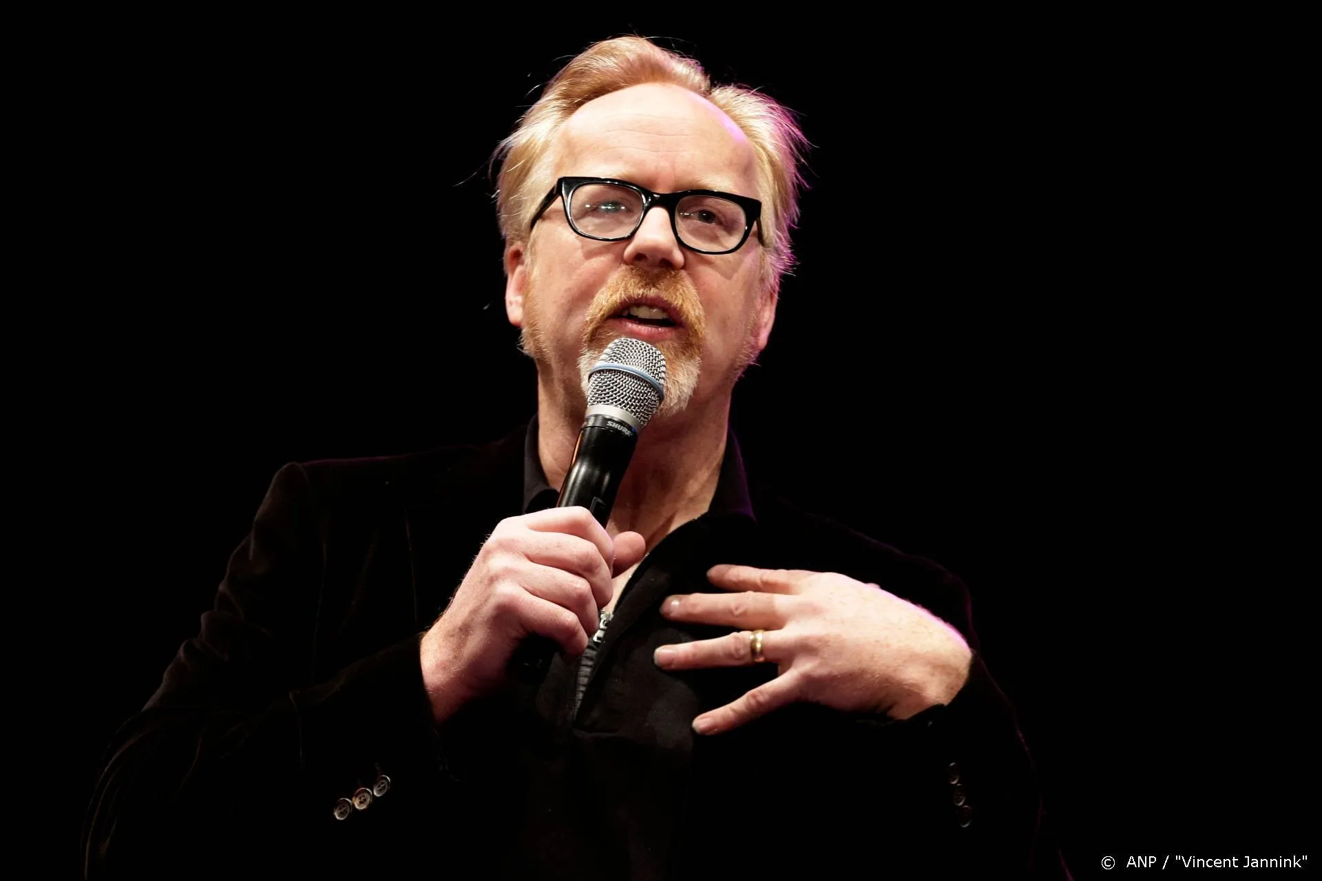 Adam Savage ontkent seksueel misbruiken van zusje